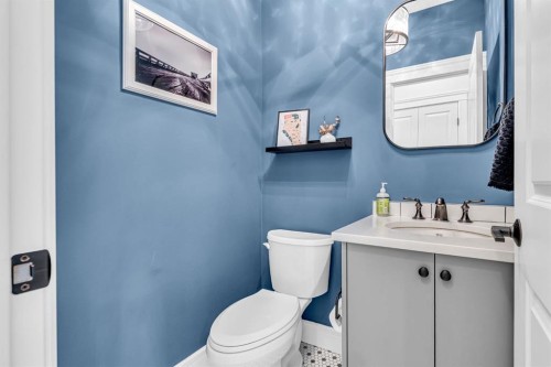 1-309 12 Avenue Ne, Calgary, AB - Indoor Photo Showing Bathroom