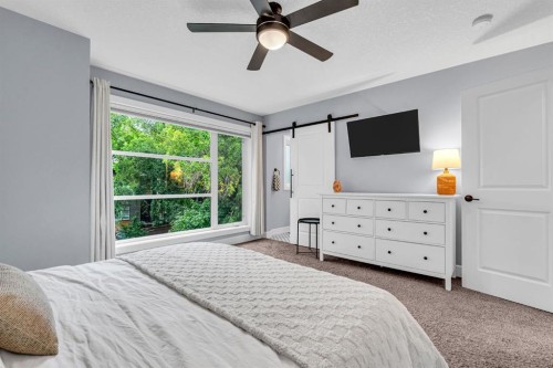 1-309 12 Avenue Ne, Calgary, AB - Indoor Photo Showing Bedroom