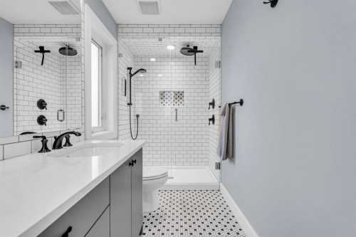 1-309 12 Avenue Ne, Calgary, AB - Indoor Photo Showing Bathroom