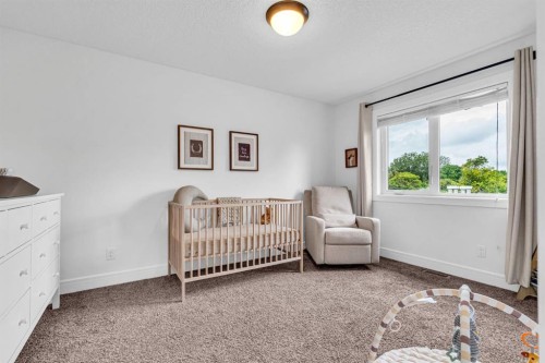 1-309 12 Avenue Ne, Calgary, AB - Indoor Photo Showing Bedroom