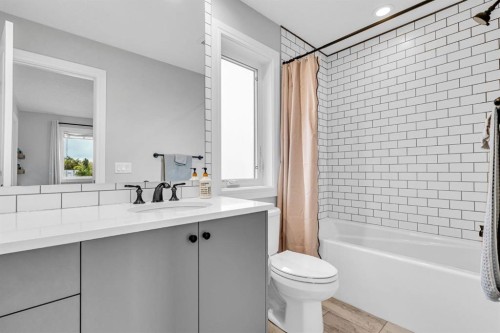 1-309 12 Avenue Ne, Calgary, AB - Indoor Photo Showing Bathroom