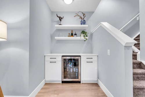 1-309 12 Avenue Ne, Calgary, AB - Indoor Photo Showing Other Room