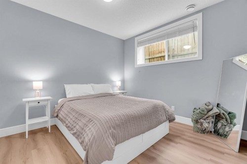 1-309 12 Avenue Ne, Calgary, AB - Indoor Photo Showing Bedroom