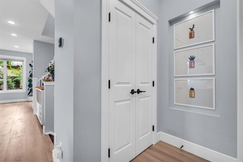 1-309 12 Avenue Ne, Calgary, AB - Indoor Photo Showing Other Room