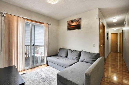 28 Martinridge Road Ne, Calgary, AB - Indoor Photo Showing Living Room
