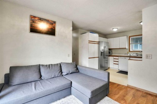 28 Martinridge Road Ne, Calgary, AB - Indoor