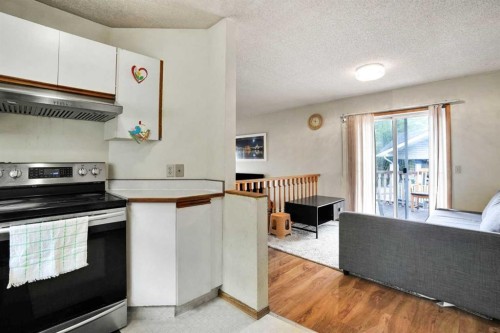 28 Martinridge Road Ne, Calgary, AB - Indoor Photo Showing Kitchen