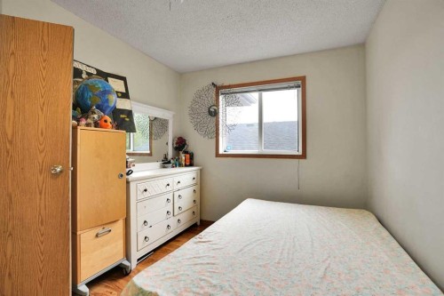 28 Martinridge Road Ne, Calgary, AB - Indoor Photo Showing Bedroom