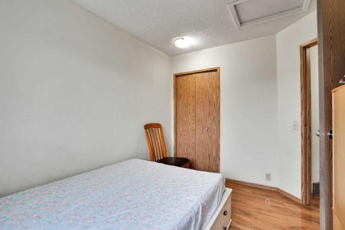 28 Martinridge Road Ne, Calgary, AB - Indoor Photo Showing Bedroom