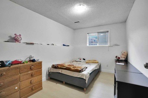 28 Martinridge Road Ne, Calgary, AB - Indoor Photo Showing Bedroom