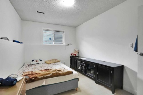 28 Martinridge Road Ne, Calgary, AB - Indoor Photo Showing Bedroom