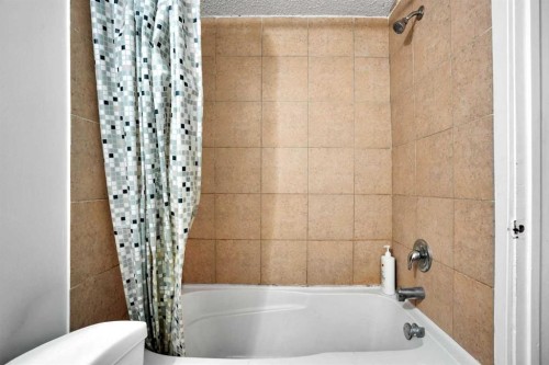 28 Martinridge Road Ne, Calgary, AB - Indoor Photo Showing Bathroom