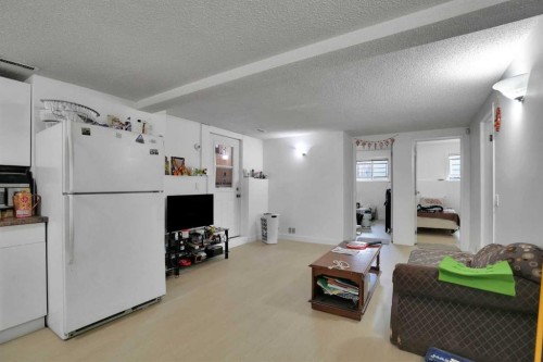 28 Martinridge Road Ne, Calgary, AB - Indoor