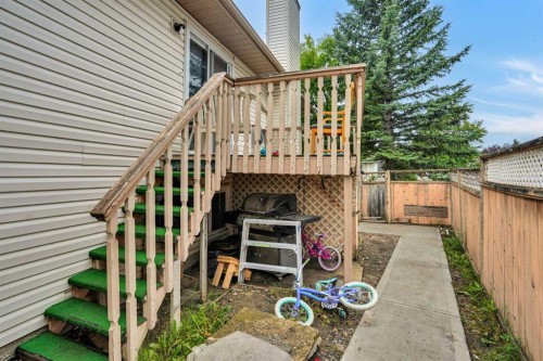28 Martinridge Road Ne, Calgary, AB - Outdoor