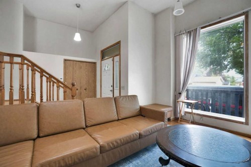 28 Martinridge Road Ne, Calgary, AB - Indoor Photo Showing Living Room