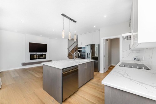 171 Corner Glen Grove Ne, Calgary, AB - Indoor Photo Showing Kitchen
