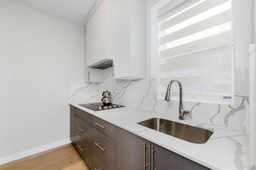171 Corner Glen Grove Ne, Calgary, AB - Indoor Photo Showing Kitchen