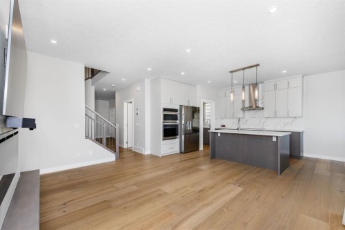 171 Corner Glen Grove Ne, Calgary, AB - Indoor Photo Showing Kitchen With Upgraded Kitchen