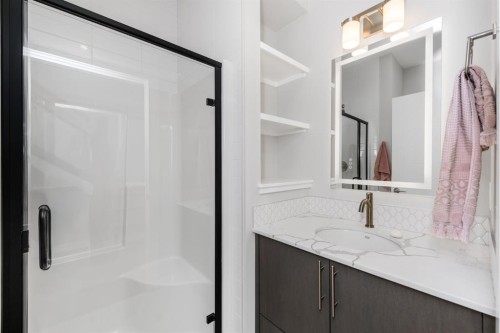171 Corner Glen Grove Ne, Calgary, AB - Indoor Photo Showing Bathroom