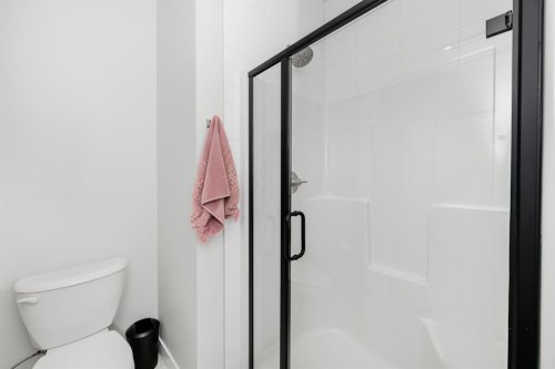 171 Corner Glen Grove Ne, Calgary, AB - Indoor Photo Showing Bathroom