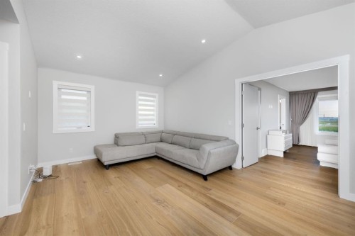 171 Corner Glen Grove Ne, Calgary, AB - Indoor