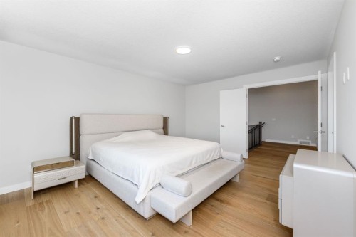 171 Corner Glen Grove Ne, Calgary, AB - Indoor Photo Showing Bedroom