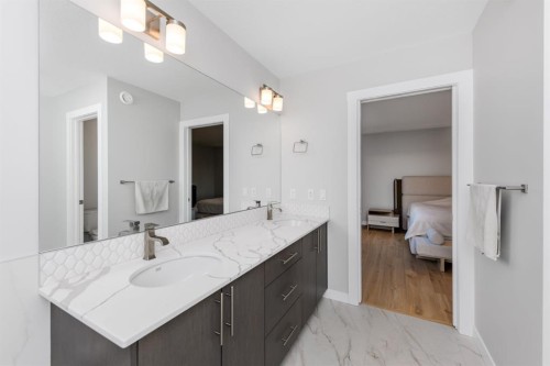 171 Corner Glen Grove Ne, Calgary, AB - Indoor Photo Showing Bathroom