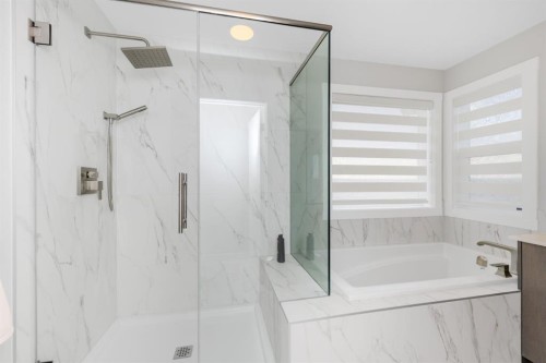 171 Corner Glen Grove Ne, Calgary, AB - Indoor Photo Showing Bathroom