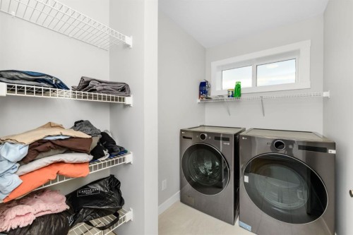 171 Corner Glen Grove Ne, Calgary, AB - Indoor Photo Showing Laundry Room