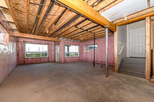 171 Corner Glen Grove Ne, Calgary, AB - Indoor