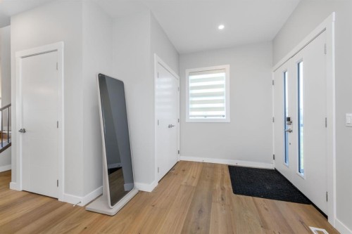 171 Corner Glen Grove Ne, Calgary, AB - Indoor Photo Showing Other Room