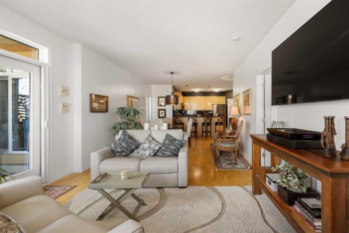 304-8 Hemlock Crescent Sw, Calgary, AB - Indoor Photo Showing Living Room