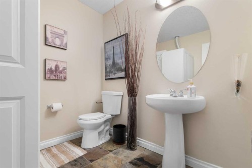 304-8 Hemlock Crescent Sw, Calgary, AB - Indoor Photo Showing Bathroom