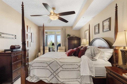 304-8 Hemlock Crescent Sw, Calgary, AB - Indoor Photo Showing Bedroom