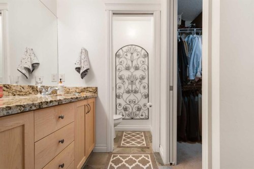 304-8 Hemlock Crescent Sw, Calgary, AB - Indoor Photo Showing Bathroom