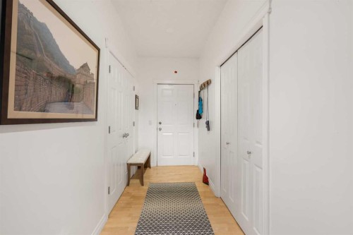 304-8 Hemlock Crescent Sw, Calgary, AB - Indoor Photo Showing Other Room