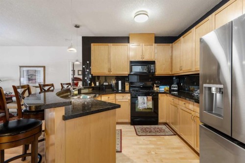 304-8 Hemlock Crescent Sw, Calgary, AB - Indoor Photo Showing Kitchen