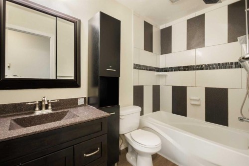 13 Bernard Drive Nw, Calgary, AB - Indoor Photo Showing Bathroom