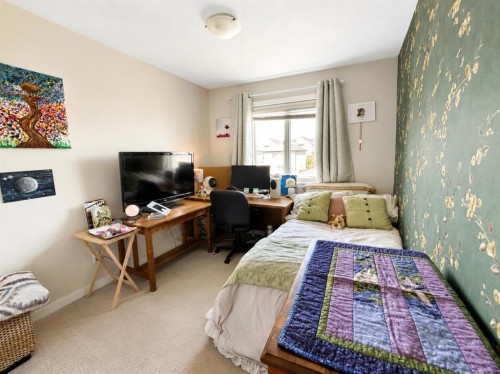 12 Fireside Bend, Cochrane, AB - Indoor Photo Showing Bedroom