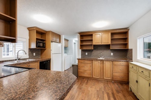 56 Spring Dale Circle Se, Airdrie, AB - Indoor Photo Showing Kitchen