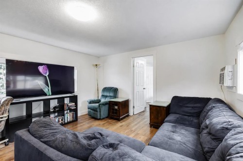 56 Spring Dale Circle Se, Airdrie, AB - Indoor Photo Showing Living Room
