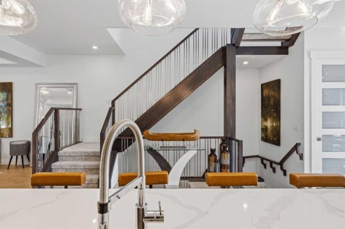3308 2 Street Nw, Calgary, AB - Indoor