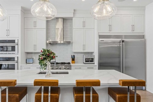 3308 2 Street Nw, Calgary, AB - Indoor Photo Showing Kitchen With Upgraded Kitchen