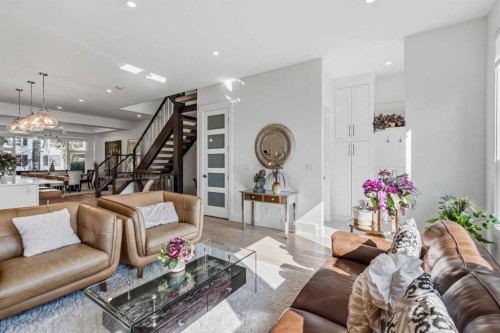 3308 2 Street Nw, Calgary, AB - Indoor Photo Showing Living Room
