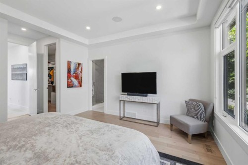 3308 2 Street Nw, Calgary, AB - Indoor Photo Showing Bedroom