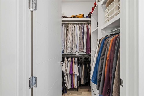 3308 2 Street Nw, Calgary, AB - Indoor With Storage
