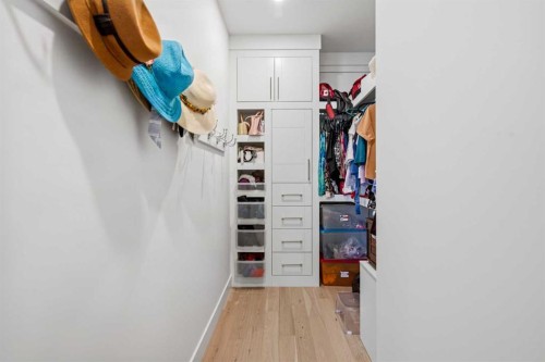3308 2 Street Nw, Calgary, AB - Indoor