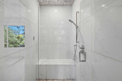3308 2 Street Nw, Calgary, AB - Indoor Photo Showing Bathroom