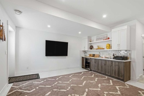 3308 2 Street Nw, Calgary, AB - Indoor