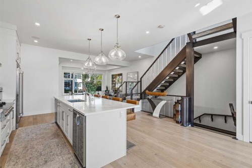 3308 2 Street Nw, Calgary, AB - Indoor Photo Showing Kitchen With Upgraded Kitchen